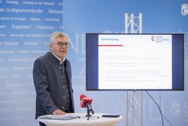 Landesrat Josef Schwaiger erklärt die aktuellen Reformen. | Foto: Land Salzburg/Neumayr/Leopold