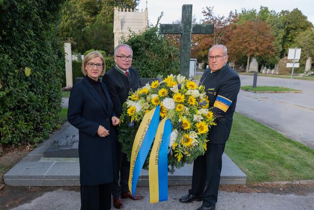 LH Johanna Mikl-Leitner, LH-Stv. Stephan Pernkopf und der Präsident des NÖ Kameradschaftsbundes, Josef Pfleger | Foto: VPNÖ