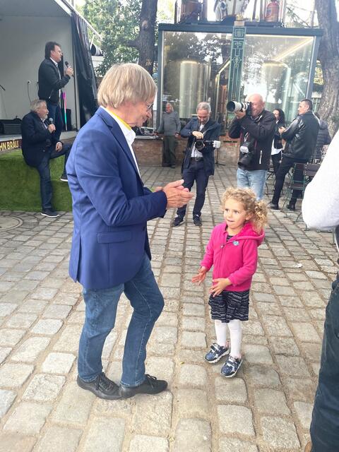 Ernst Hrabalek feierte seinen 77er im Hutschenbräu im Böhmischen Prater.  | Foto: Mario Popp