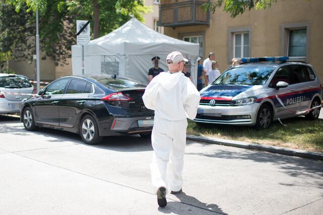 Leonie war am Morgen des 26. Juni 2021 von Passanten auf einem Grünstreifen in der Donaustadt leblos aufgefunden worden. | Foto: MICHAEL GRUBER / APA / picturedesk.com