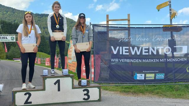 Bronze bei der Rollenrodel-Europameisterschaft in Unterammergau: nur knapp musste sich Lisa Walch (re.), Riccarda Ruetz und Vanessa Stadler (beide AUT, v.l.) geschlagen geben | Foto: WSV Unterammergau)