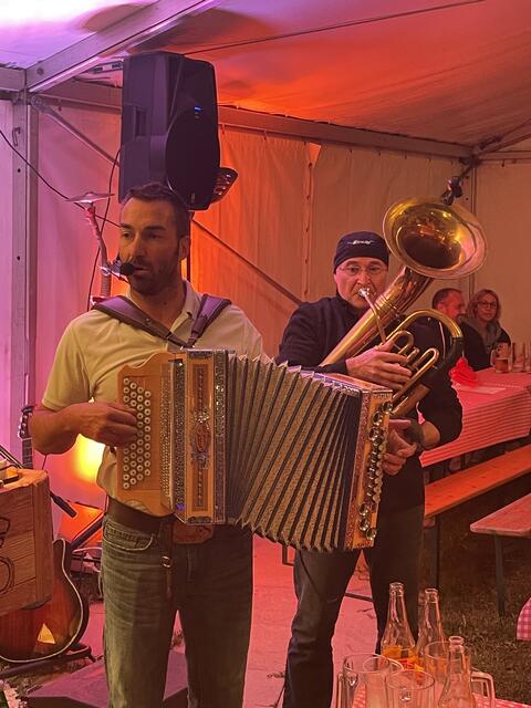 Die Voixies sorgten im Festzelt für gute Laune. | Foto: Melanie Rottensteiner