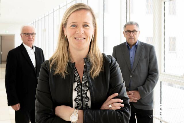 Die 38-jährige Marie-Louise Schnurpfeil löst ab Februar den langjährigen Linzer Tourismus-Chef Georg Steiner (re.) als Geschäftsführerin ab. | Foto: Fotokerschi