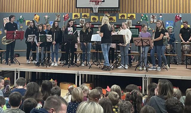Nach den Darbietungen der Volksschulkinder zeigte das Jugendorchester Forchtenstein ihr Können. | Foto: Melanie Rottensteiner