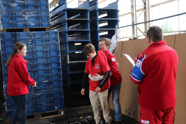 Atemnot durch Verschlucken - das ist der richtige Erste-Hilfe-Griff | Foto: Edith Ertl