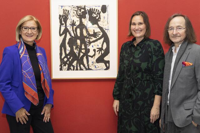 Landeshauptfrau Johanna Mikl-Leitner gratuliert der neuen Leiterin, Nina Ansperger, Johann Feilacher
 | Foto: Theo Kust