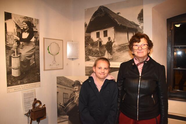 Gäste im Auswanderermuseum Güssing: Lena-Emilia Stein (links) und Helga Hütter aus Kleinmürbisch. | Foto: Martin Wurglits