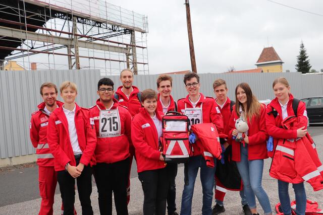 Rotkreuzjugend Markt Hartmannsdorf mit Betreuer Andreas Sampl und Bastian Wittmann | Foto: Edith Ertl