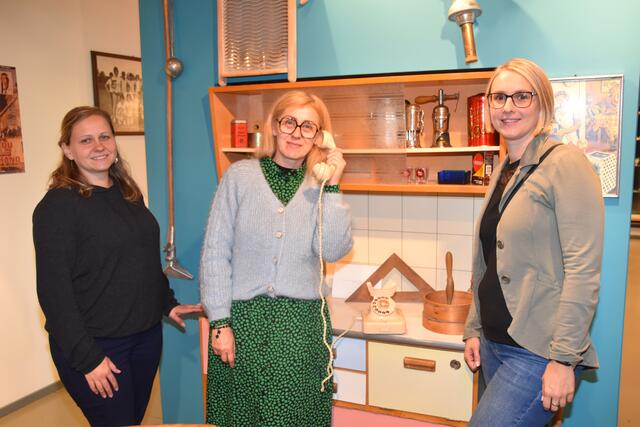 Im Bildeiner Geschichte(n)haus: Carina Stranzl, Adella Glocknitzer, Katrin Magdics (von links). | Foto: Martin Wurglits