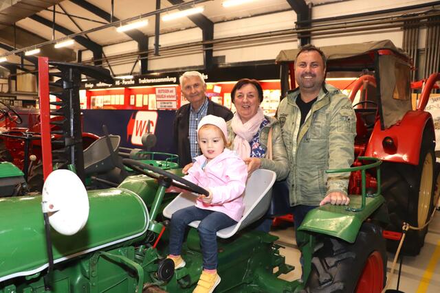 Im Landtechnikmuseum St. Michael: Gerhard, Eleonora, Anna und Manfred Schrantz (von links) aus Hagensdorf. | Foto: Sonja Radakovits-Gruber