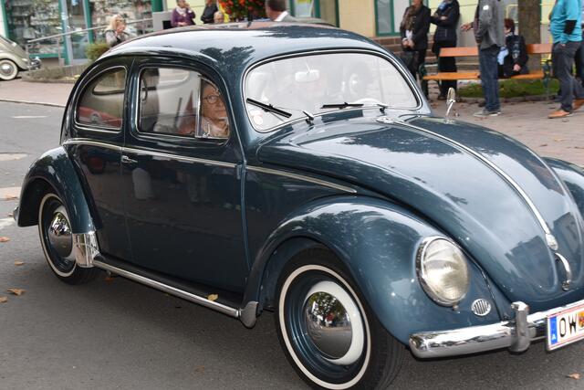 Oldtimer wie dieser tolle Käfer machten eine Ausfahrt. | Foto: Michael Strini