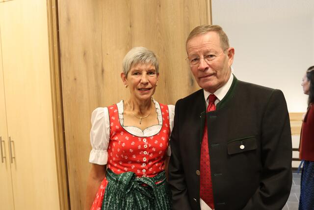 Altbürgermeister und Ehrenbürger Franz Kathrein mit Ehefrau Maria.  | Foto: Elisabeth Zangerl 