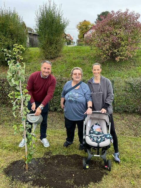 Fröhliche Gesichter bei der 12. Kinderbaumfeier | Foto: MG. Gablitz