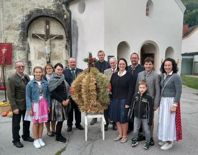 Personen am Foto vlnr.: 
Karl Buchleitner, Katharina Igel, Herta Riegler, Maria Krenn, Karl Riegler, Martin Lechner, Johann Fuchs, Andrea Igel, Bauernbundobmann Günter Igel, Manuel Igel, Herbert und Gemeindebäuerin LAbg. Waltraud Ungersböck
 | Foto: Waltraud Ungersböck
