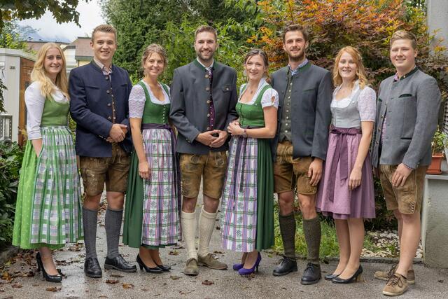 Andreas Steiner (vierter von links) von der Landjugend Piesendorf ist neuer Leiter der Landjugend Salzburg. Gemeinsam mit Claudia Frauenschuh (vierte von rechts) wird er die größte Jugendorganisation des Landes leiten. | Foto: Landjugend Salzburg
