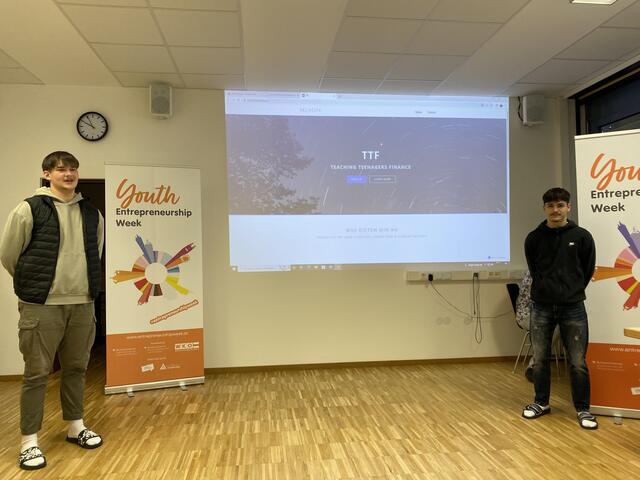 Mit ihrer Geschäftsidee "Teenagers Teach Finance" schafften es Azan und Endrit auf den ersten Platz