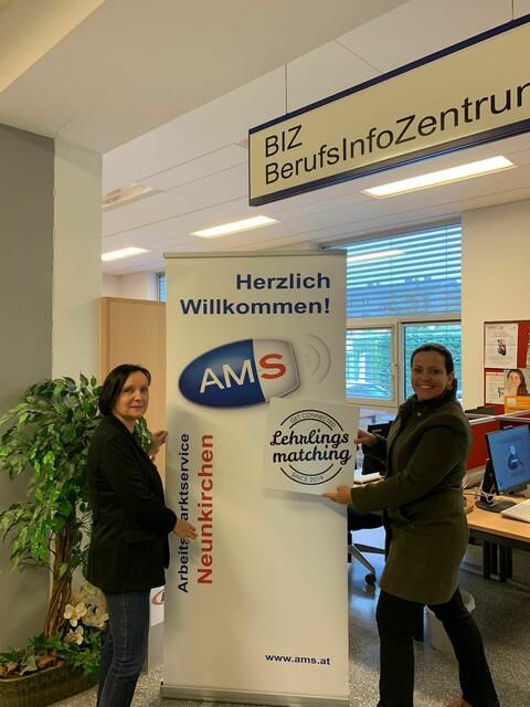 Claudia Schweiger (AMS, l.) und Catrin Mayerhofer-Trajkovsky. | Foto: AMS Neunkirchen