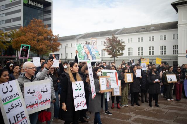 Demonstration gegen die fundamentalistische Unterdrückung von Frauen im Iran. | Foto: Lisa-Maria Thalmayr