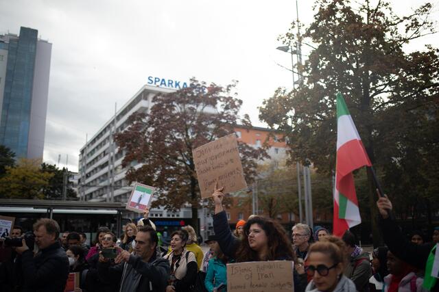 Demonstration gegen die fundamentalistische Unterdrückung von Frauen im Iran. | Foto: Lisa-Maria Thalmayr