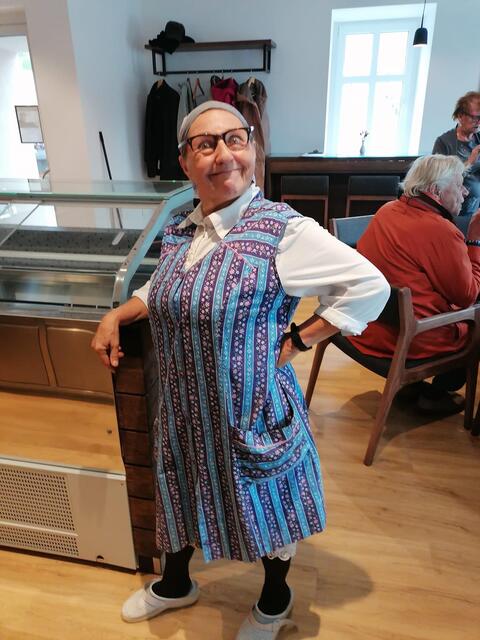 Kunstfigur "Frau Franzi" alias Marika Reichhold schaute ebenfalls einen Sprung vorbei. | Foto: Gemeinde Grünbach