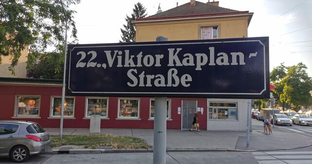Das Mädchen wurde in den frühen Morgenstunden des 26. Juni 2021 in der Viktor-Kaplan-Straße vorgefunden. | Foto: Lukas Urban