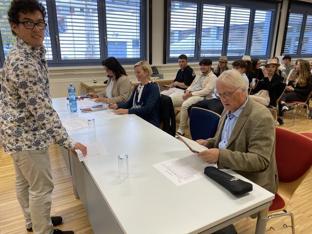 Dei Jury hatte eine schwierige Entscheidung in einem engen Rennen zu treffen