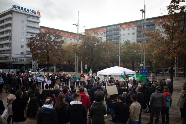 Demonstration gegen die fundamentalistische Unterdrückung von Frauen im Iran. | Foto: Lisa-Maria Thalmayr