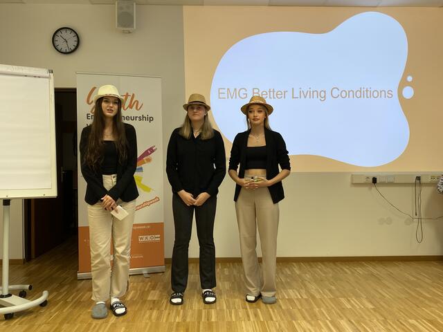 Melissa, Giulia und Emina kamen mit ihrem Sozialprojekt auf Platz 2