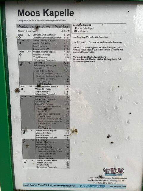 In Moos/St. Peter im Sulmtal hängt noch immer ein alter Fahrplan | Foto: Korbe