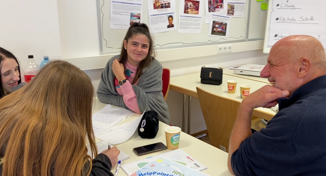 DI Gerhard Emrich stellte als Mentor den Schüler:innen sein Know How zur Verfügung.