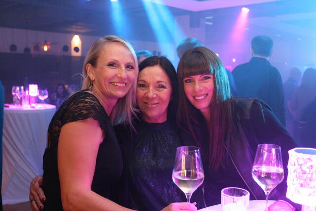 Viel los in der Tanzschule Hippmann bei der Ü31 Party. | Foto: Josef Greinöcker