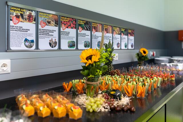 Im Rahmen der Feierlichkeiten wartete auf die Gäste ein köstliches Buffet mit Kreationen aus der Konditorei. | Foto: BILLA / Christian Maislinger
