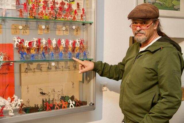 "Nach einem Jahr ist der blaue Büffel aufgetaucht und dieser Teil der Sammlung komplett", sagt Linde-Figuren-Museumsbesitzer Herzwig Oberlerchner.