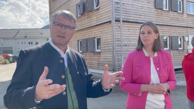 Ortschef Georg Gappmayer und Landesrätin Andrea Klambauer. | Foto: Peter J. Wieland
