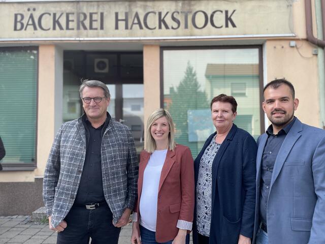 Anne Hof (2. v. l.) übernimmt die Zahnarztordinationsstelle in Gols. | Foto: Gemeinde Gols