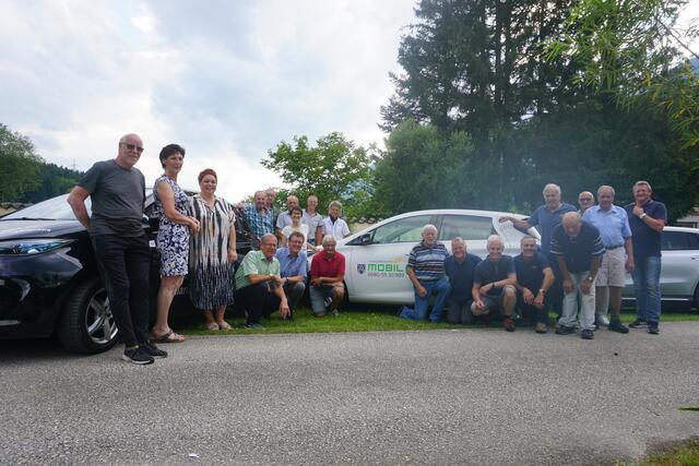 Bei einem Fest wurde gemeinsam mit den freiwilligen Fahrerinnen und Fahrern „10 Jahre Angerberger Mobil" gefeiert.  | Foto: Gemeinde Angerberg