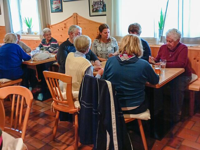 Fast 20 Personen kamen zum Treffen unter dem Motto "Kumm her, samma mehr". | Foto: Fotografie Resch Isolde