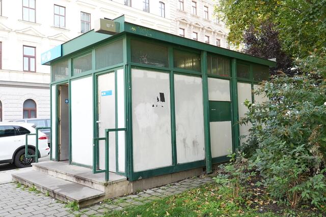 Die WC-Anlage ist nicht barrierefrei zugänglich. | Foto: Brandl