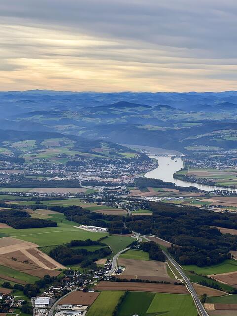 Stadt Ybbs mit dem Donaukraftwerk.

 | Foto: Franz Dörr
