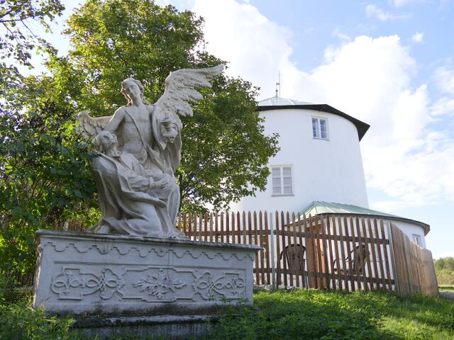 Zweite Kreuzweggruppe (Christus mit dem Engel auf dem Ölberg)