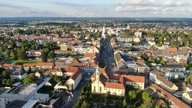 Blick auf die Bezirksstadt Leibnitz aus der Vogelperspektive