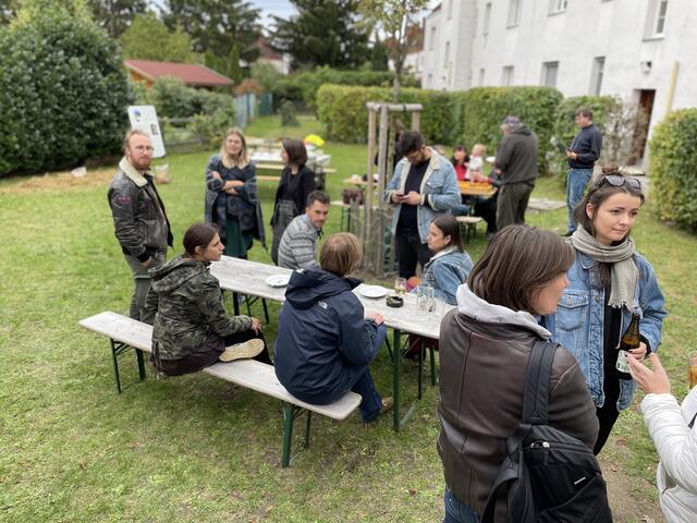 Im Garten wurde geplaudert und gegessen. | Foto: Kautzky