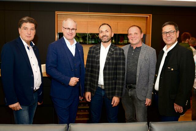 Landesinnungsmeister Alois Kitzberger, WKO-Bezirksstellenobmann Günther Baschinger, Markus Eiblhuber, Bürgermeister Manfred Roitinger und WKO-Bezirksstellenleiter Hans Moser. | Foto: Wolfram Heidenberger