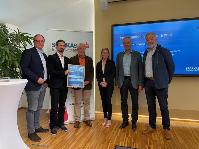 Sinnvoll, innovativ und somit preisverdächtig: 10.000 Euro gab's so auch für die weitere Entwicklung des Luftgüte-Kontrollsystems der Handelsakademie Imst. | Foto: Manuel Matt