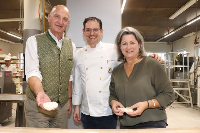 Christian Dörfel mit Markus und Eva Resch (von links) | Foto: Manfred Wiesmüller