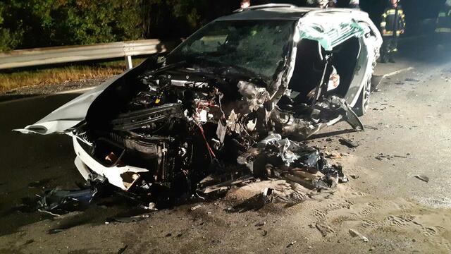 Eines der beteiligten Unfallfahrzeuge | Foto: Feuerwehr