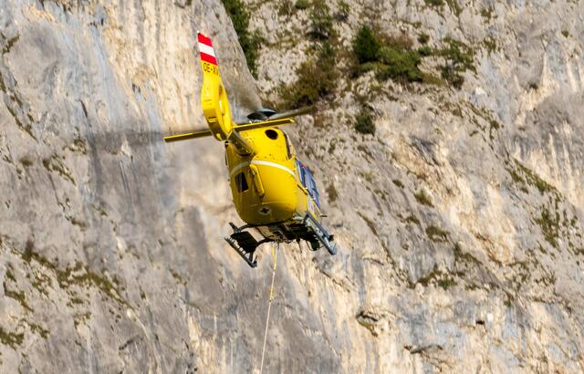 Am Mittwoch kam es in der Martinswand zu einem tödlichen Alpinunfall. Ein Kletterer stürzte vom „Kaiser-Max-Klettersteig“ ab | Foto: Zeitungsfoto.at