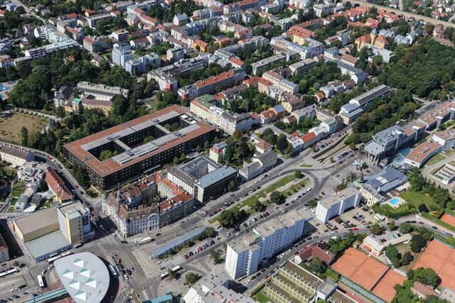 Mit der städtischen Finanzspritze bleibt im Bezirksparlament mehr Geld etwa für Pflichtschulen oder Grünflächen. | Foto: Stadt Wien/Christian Fürthner