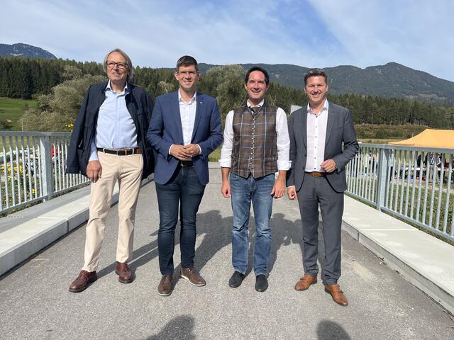 Ziviltechniker Welf Zimmermann, Landesrat Martin Gruber, Bürgermeister Ronny Rull und Landesrat Daniel Fellner (von links) | Foto: Büro LR Gruber/Posch
