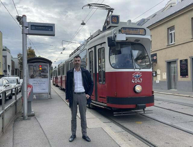Christoph Pramhofer ärgert sich über die Unpünktlichkeit des 60ers besonders in der Früh. | Foto: Neos Liesing